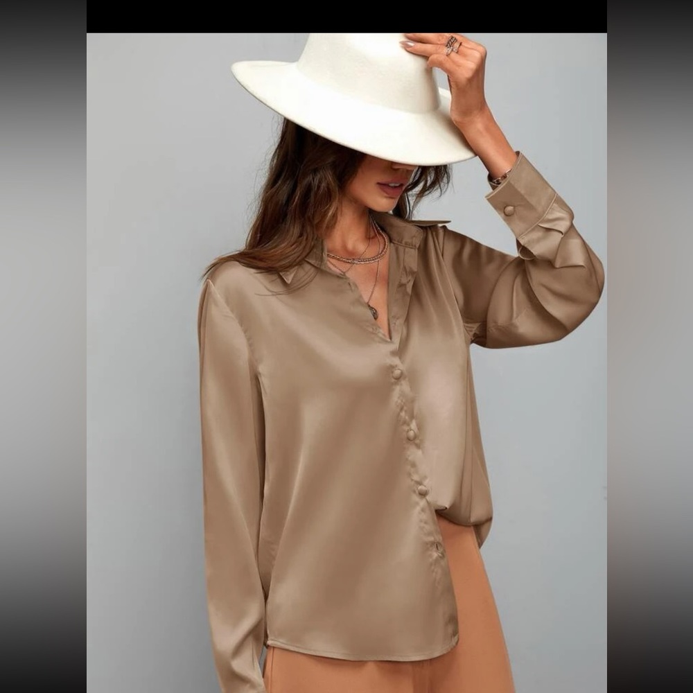 BUTTON UP 👚 - Picture 2 of 3